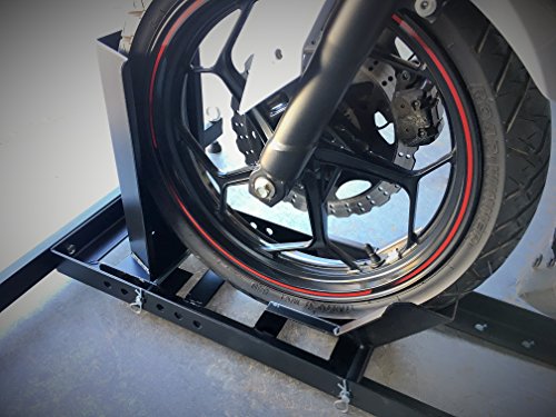 MaxxHaul Motorcycle Wheel Chock Heavy‑Duty Steel Front Tire Stand Fits 15" to 22" Wheels Self Locking Cradle for Trailers Garages and Shops 1800 lb Capacity Black Powder Coat (70271)